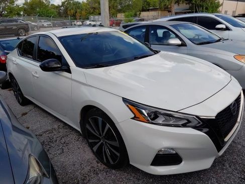 Used 2022 Nissan Altima 2.5 SR AWD/4WD image 2