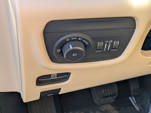 Certified 2024 Jeep Grand Cherokee L Limited image 15