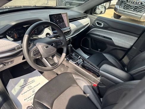 Used 2024 Jeep Compass Latitude AWD/4WD image 13