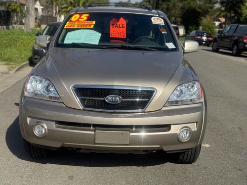 Used 2005 Kia Sorento LX image 2