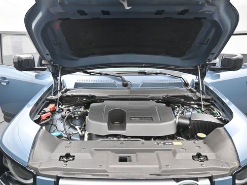 Used 2024 Land Rover Defender 110 S image 36