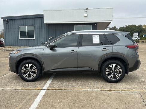 Used 2023 Nissan Rogue SV w/ SV Premium B Package image 5