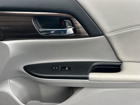 Used 2016 Honda Accord EX image 18