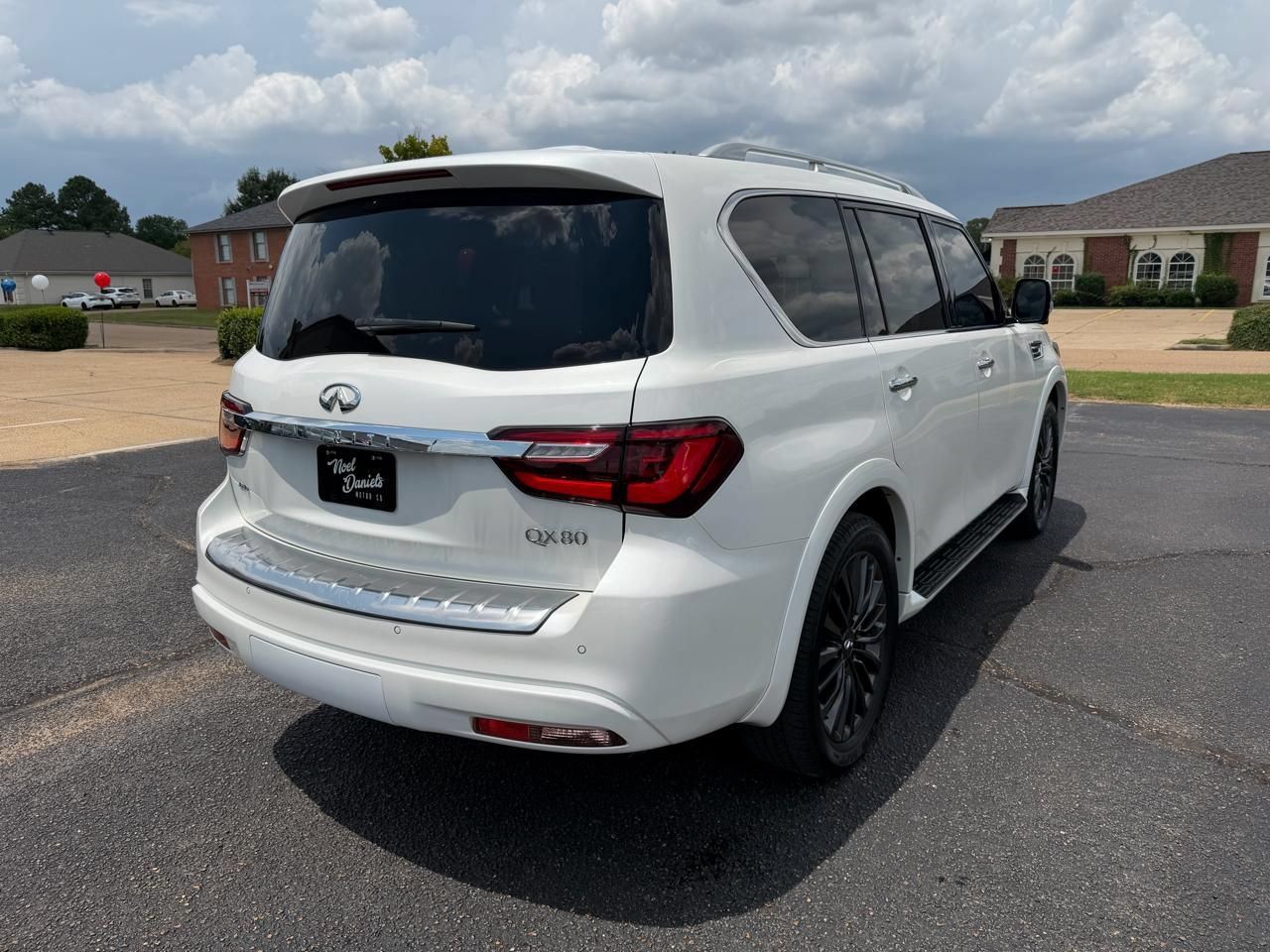 Used 2024 INFINITI QX80 Sensory w/ Cargo Package AWD/4WD image 4