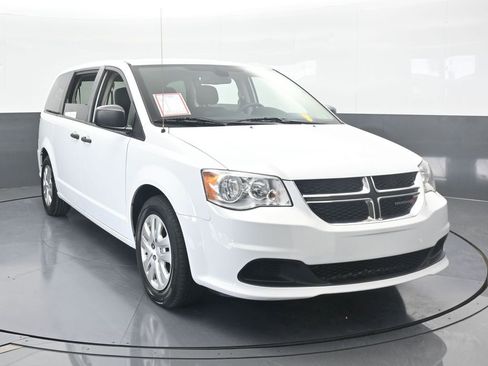 Used 2020 Dodge Grand Caravan SE image 9