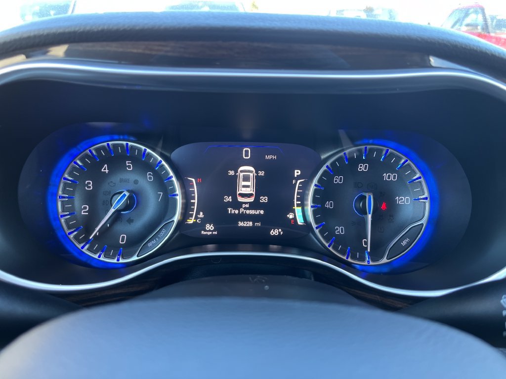 Used 2024 Chrysler Pacifica Limited FWD image 15