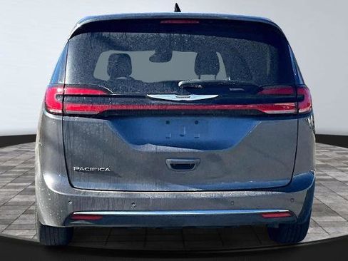 Used 2023 Chrysler Pacifica Touring-L image 4