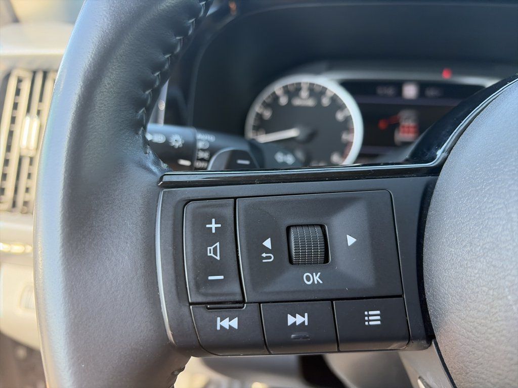 Used 2025 Nissan Pathfinder SL FWD image 20
