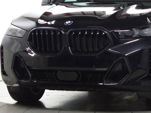 Used 2026 BMW X6 xDrive40i w/ Premium Package AWD/4WD image 3