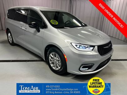 New 2026 Chrysler Pacifica Select