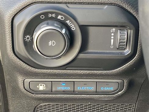 Used 2023 Jeep Wrangler Unlimited Sahara w/ Cold Weather Group image 19