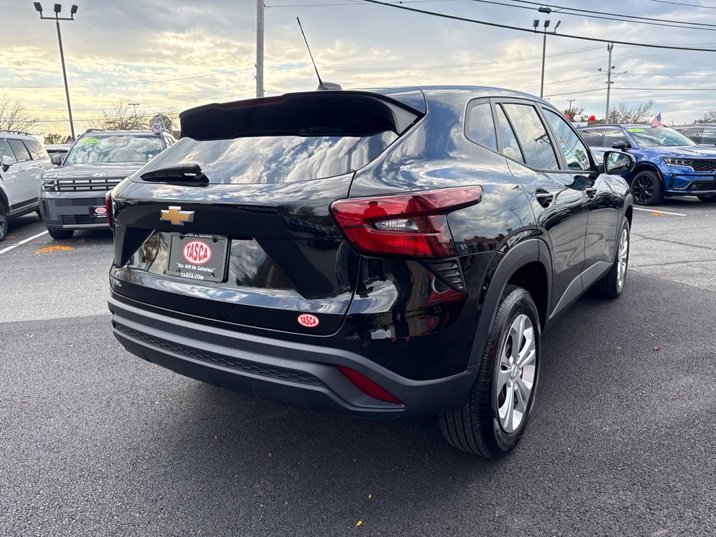 Used 2024 Chevrolet Trax LS FWD image 5