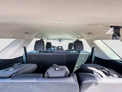 Used 2025 Nissan Pathfinder SV image 24