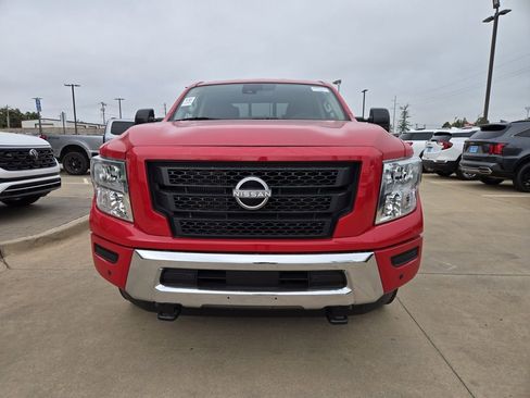 Used 2024 Nissan Titan SV w/ SV Convenience Package image 3