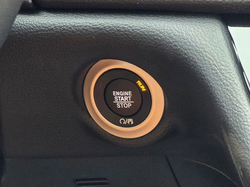 New 2026 Chrysler Pacifica Pinnacle image 34