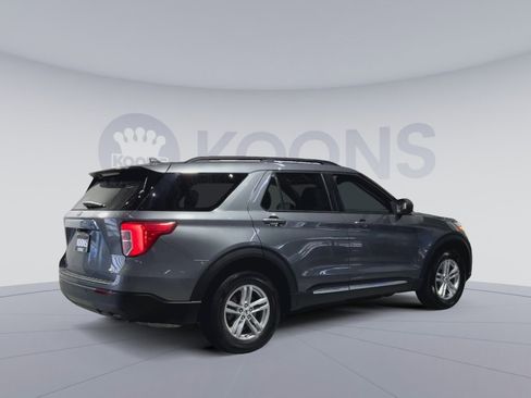 Used 2021 Ford Explorer XLT image 2