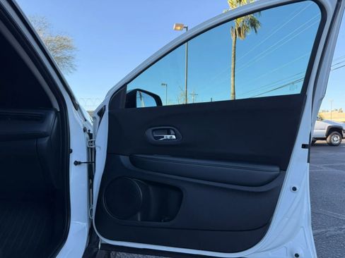 Used 2016 Honda HR-V LX image 31