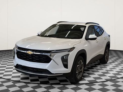 Used 2025 Chevrolet Trax LT image 9
