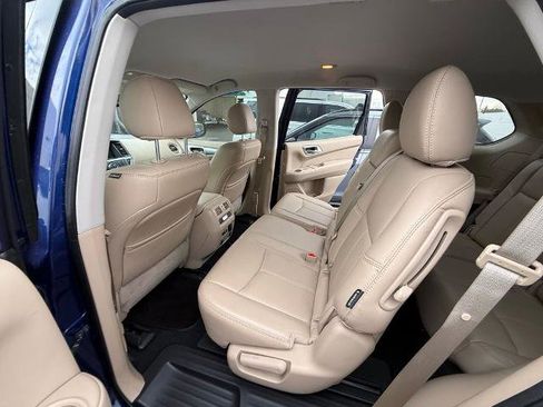 Used 2020 Nissan Pathfinder SL w/ Cargo Package image 11