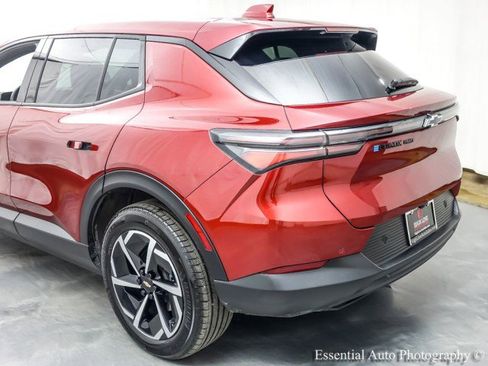 Used 2025 Chevrolet Equinox EV LT w/ Comfort Package image 9