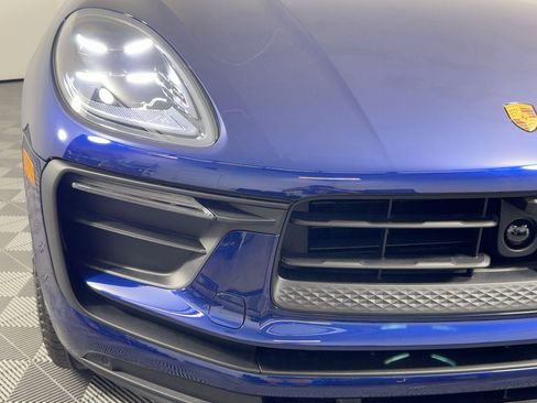 Certified 2026 Porsche Macan AWD/4WD image 11