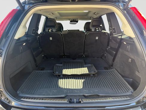 Used 2021 Volvo XC90 T5 Momentum w/ Climate Package AWD/4WD image 17