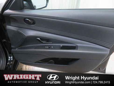 Used 2025 Hyundai Elantra SEL image 17