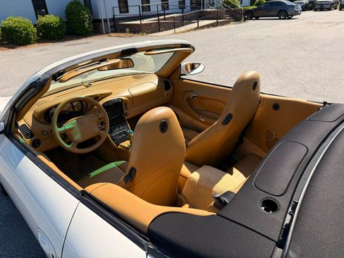 Used 2001 Porsche 911 Cabriolet image 31