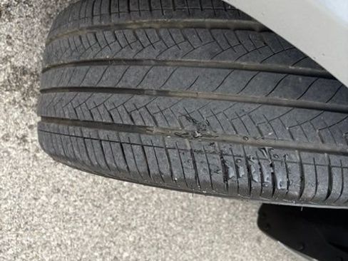 Used 2020 Ford Fusion SE FWD image 12