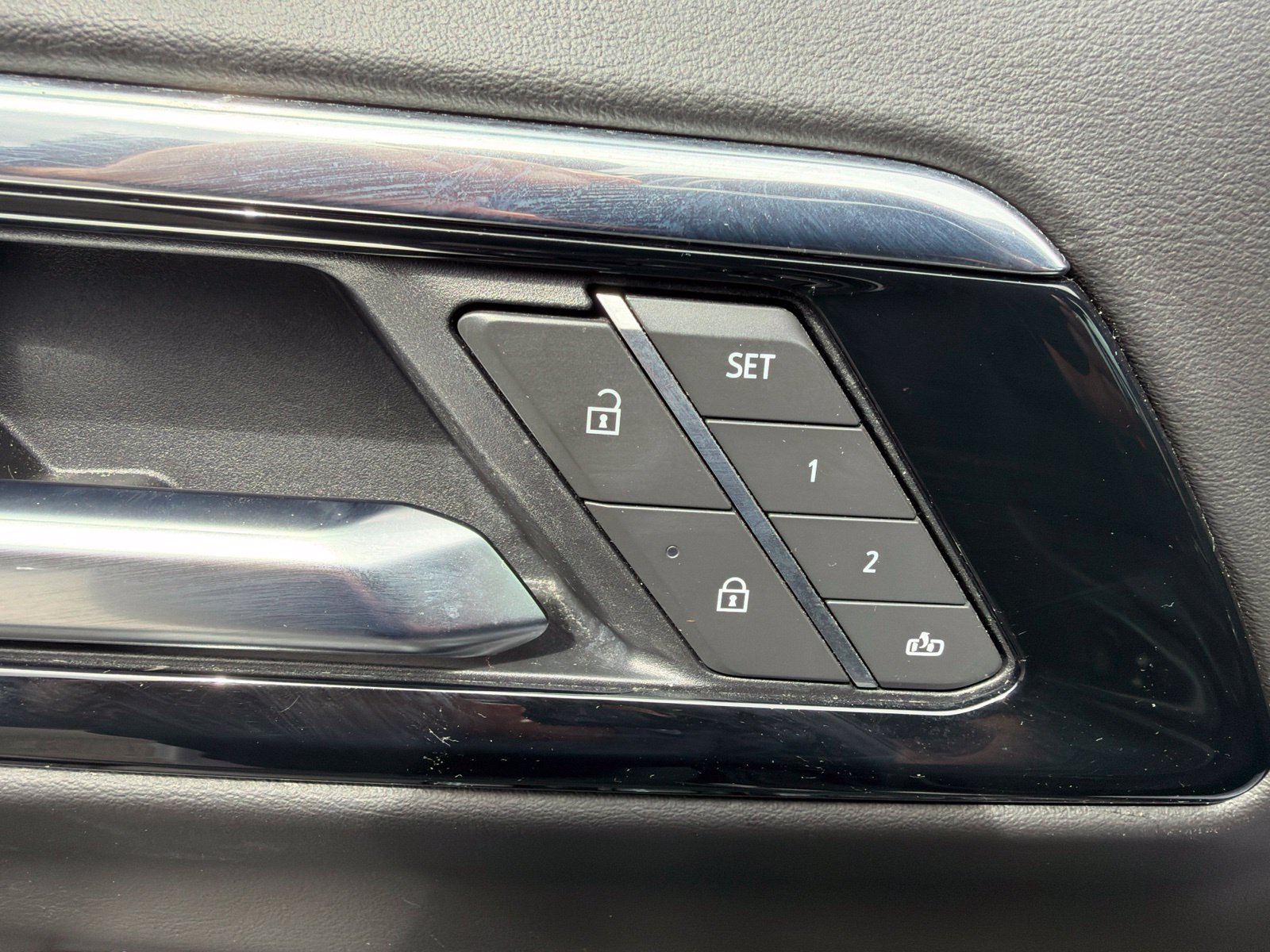 Used 2025 Chevrolet Tahoe LT AWD/4WD image 11