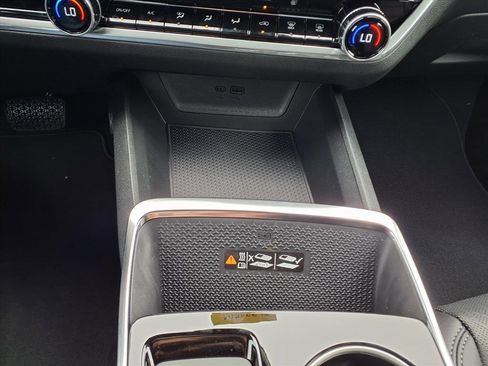 New 2026 Chevrolet Equinox LT w/ Convenience Package II image 17