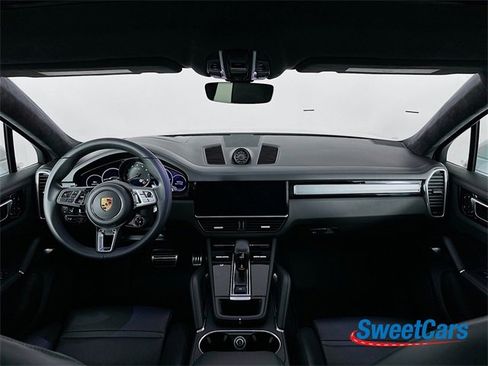Used 2023 Porsche Cayenne Turbo image 15