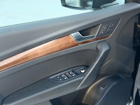 Used 2023 Audi Q5 2.0T Premium w/ Convenience Package image 21