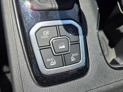Used 2026 Nissan Frontier SV w/ SV Convenience Package AWD/4WD image 24