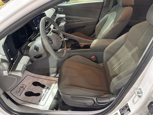 Used 2021 Hyundai Elantra Blue image 13