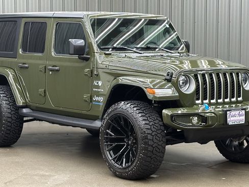 Used 2023 Jeep Wrangler Unlimited Sahara w/ Cold Weather Group AWD/4WD image 7