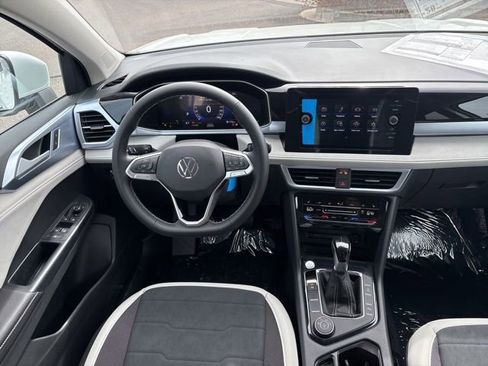 New 2026 Volkswagen Taos SE image 9