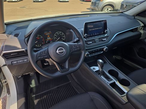 Used 2025 Nissan Altima 2.5 S image 15