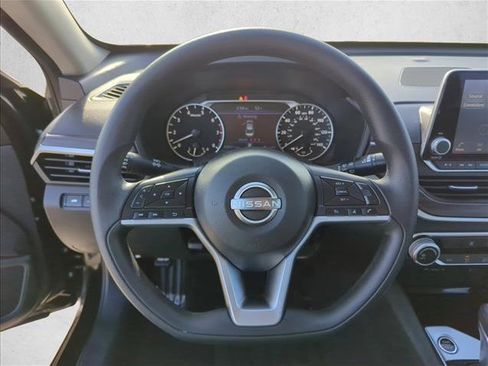Used 2024 Nissan Altima 2.5 SV image 19