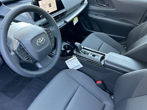Used 2026 Toyota Prius LE FWD image 9