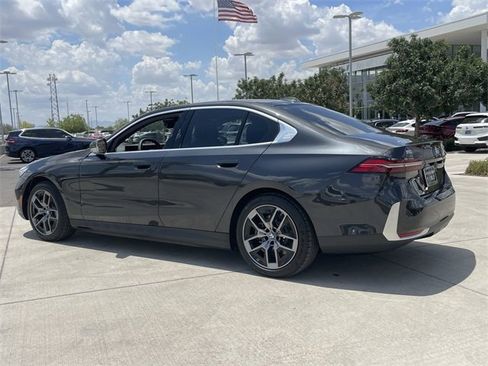 New 2026 BMW i5 eDrive40 w/ Premium Package image 8