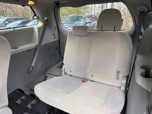 Used 2014 Toyota Sienna LE image 10