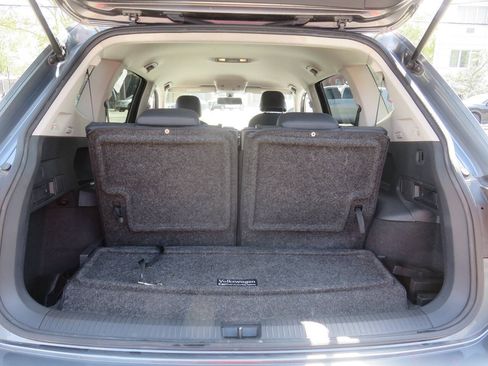 Used 2018 Volkswagen Tiguan SE FWD image 25