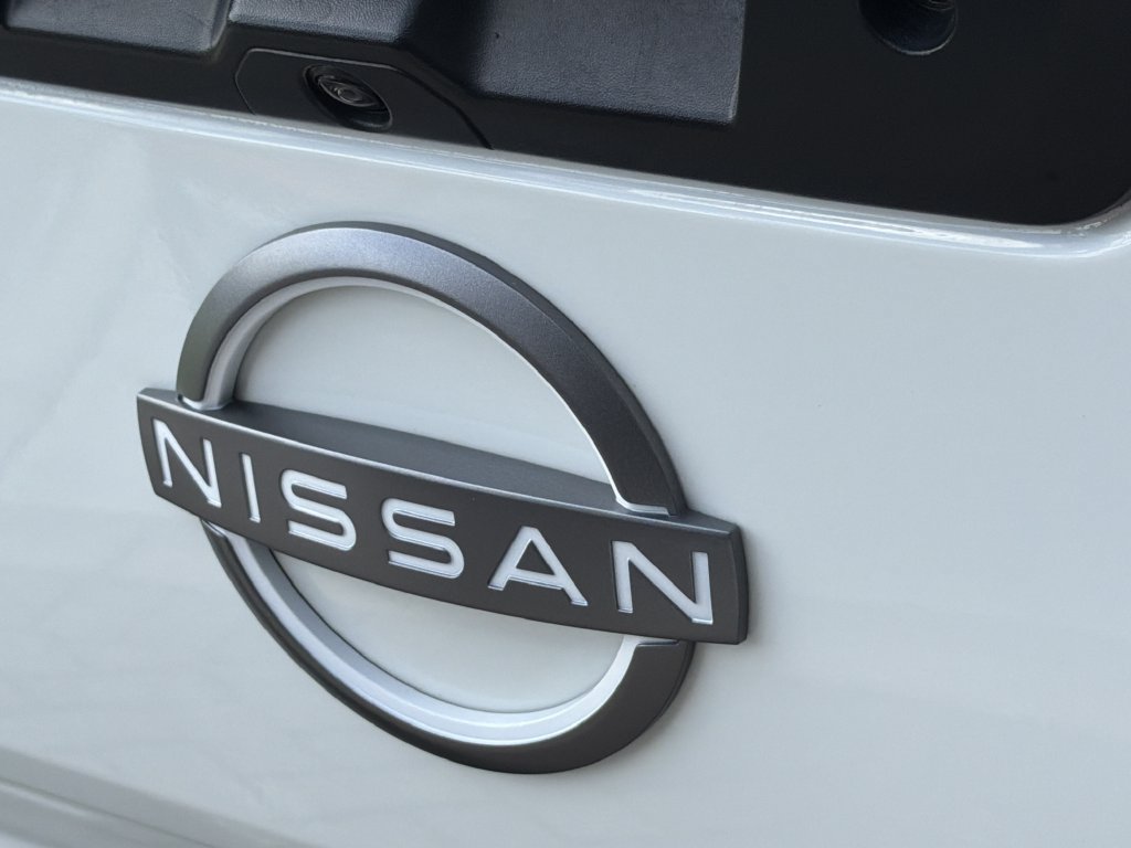 Used 2024 Nissan Frontier SV w/ Tow Package RWD image 12