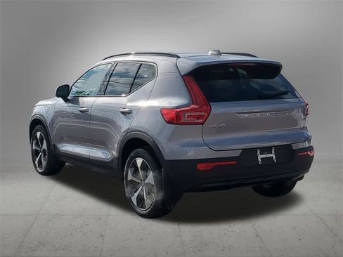 New 2026 Volvo XC40 B5 Plus w/ Protection Package Premier image 4