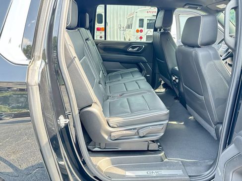 Used 2024 GMC Yukon XL SLT w/ SLT Luxury Package RWD image 29