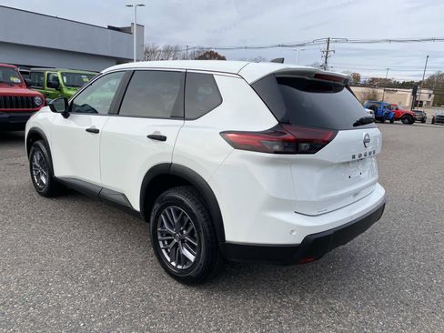Used 2024 Nissan Rogue S image 6