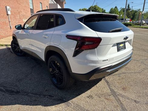 New 2026 Chevrolet Trax ACTIV w/ Sunroof Package FWD image 5