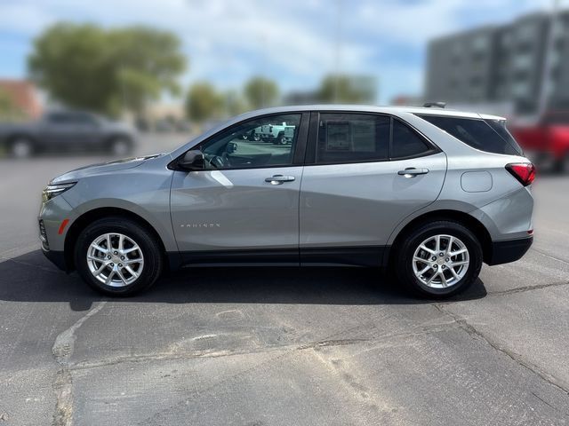 Used 2024 Chevrolet Equinox LS w/ LS Convenience Package AWD/4WD image 2