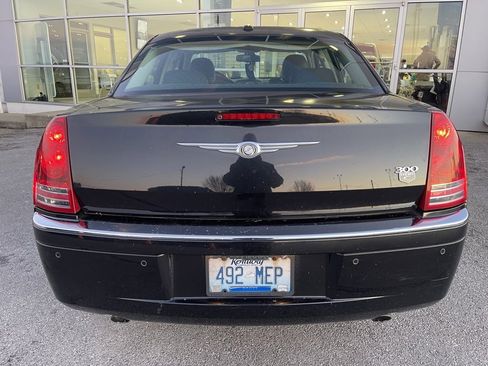Used 2010 Chrysler 300 C w/ Luxury Group II image 6